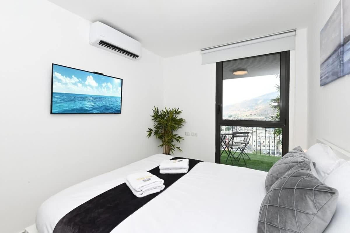 L.T.D- My View. 2 Bedroom Apartment By The Lake. Тиверіада Екстер'єр фото